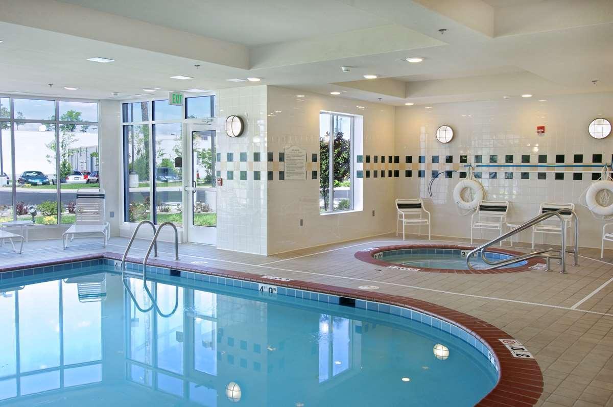 Hilton Garden Inn Newport News Extérieur photo