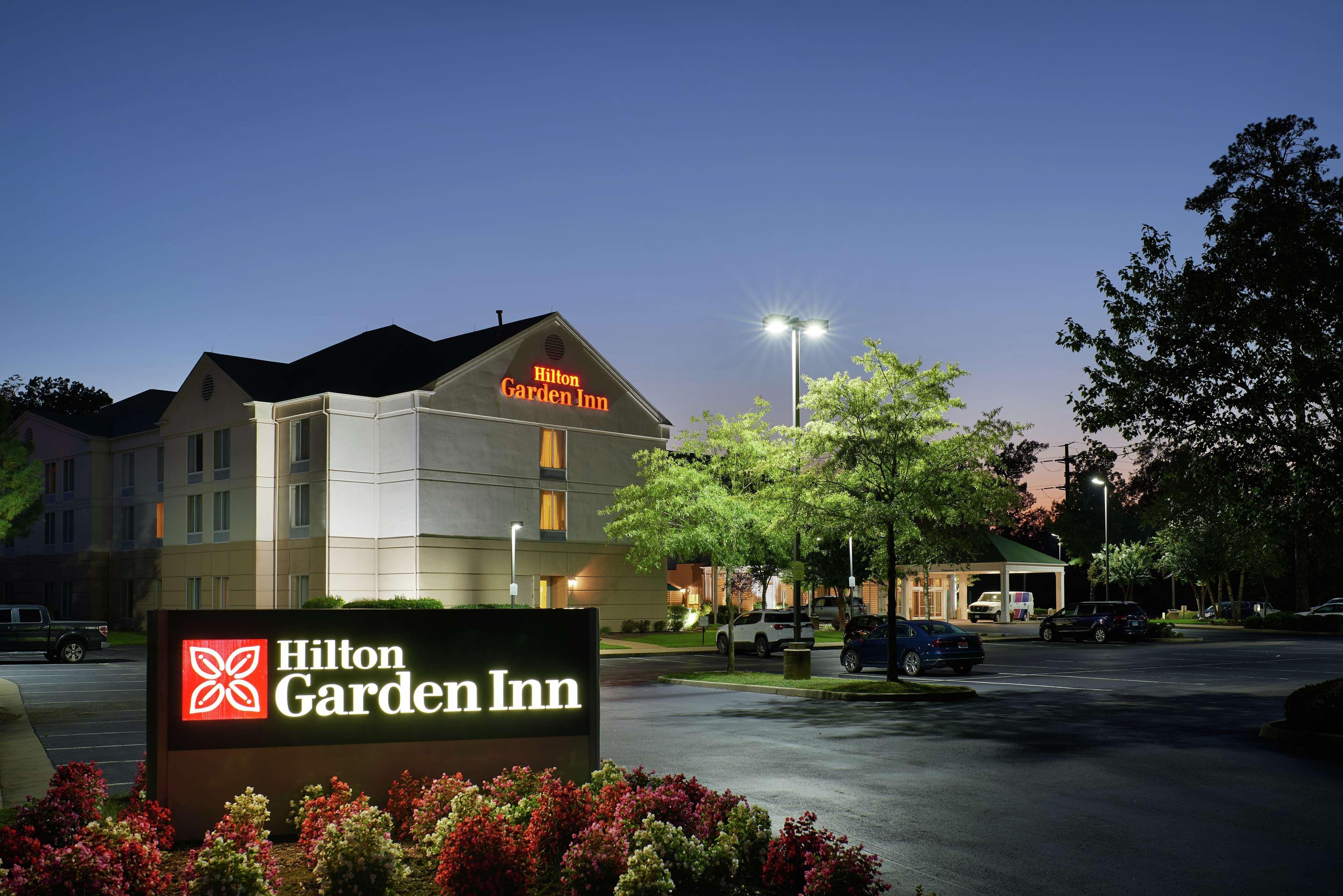 Hilton Garden Inn Newport News Extérieur photo