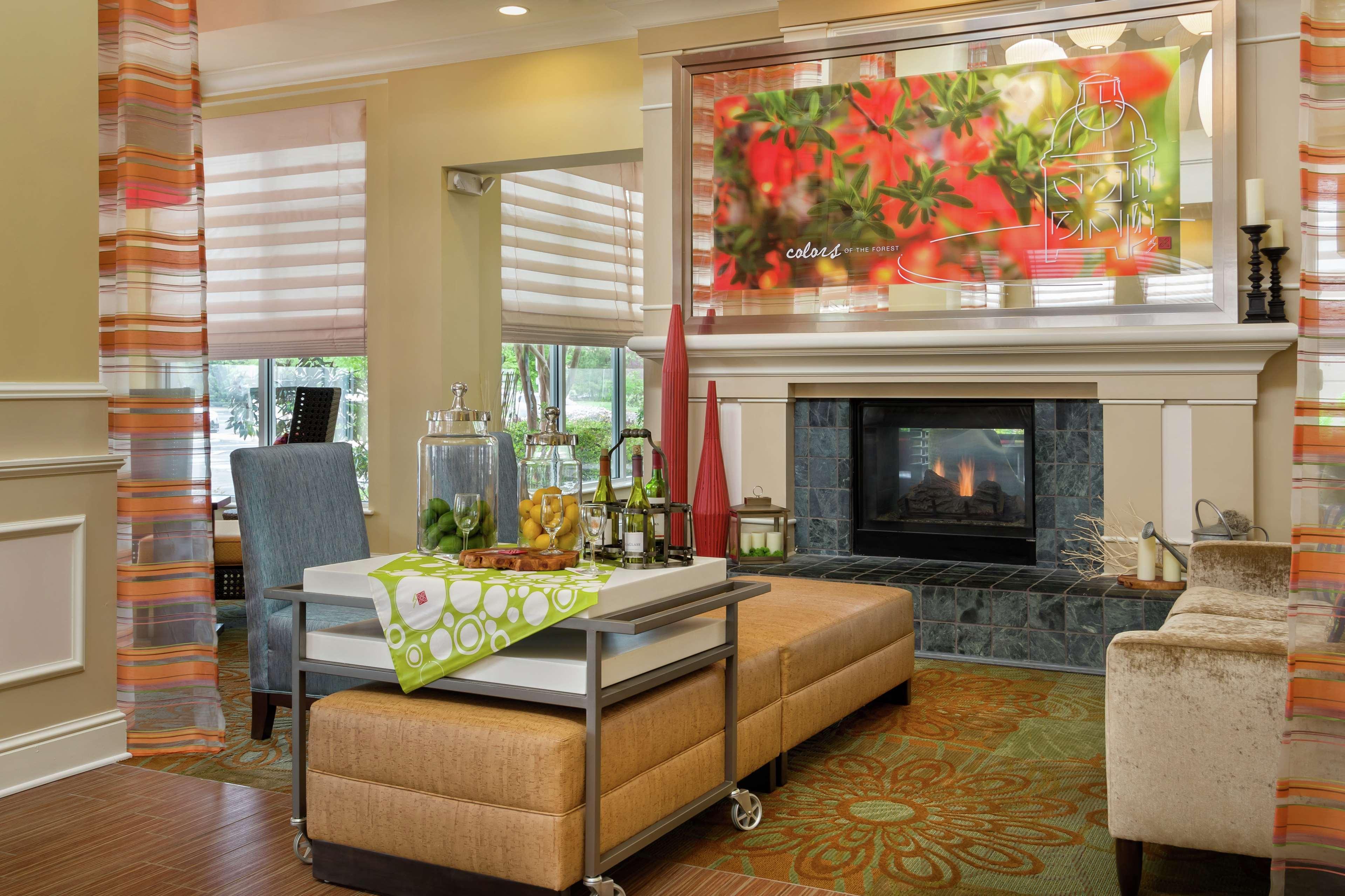 Hilton Garden Inn Newport News Extérieur photo