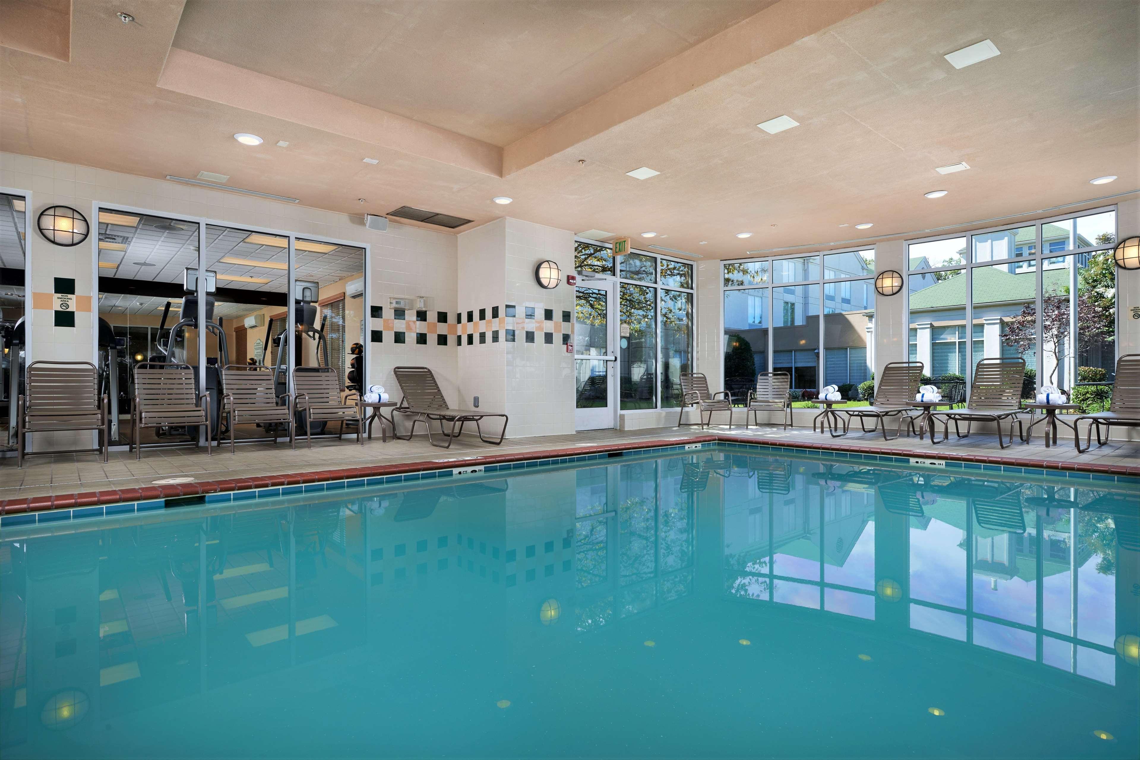 Hilton Garden Inn Newport News Extérieur photo