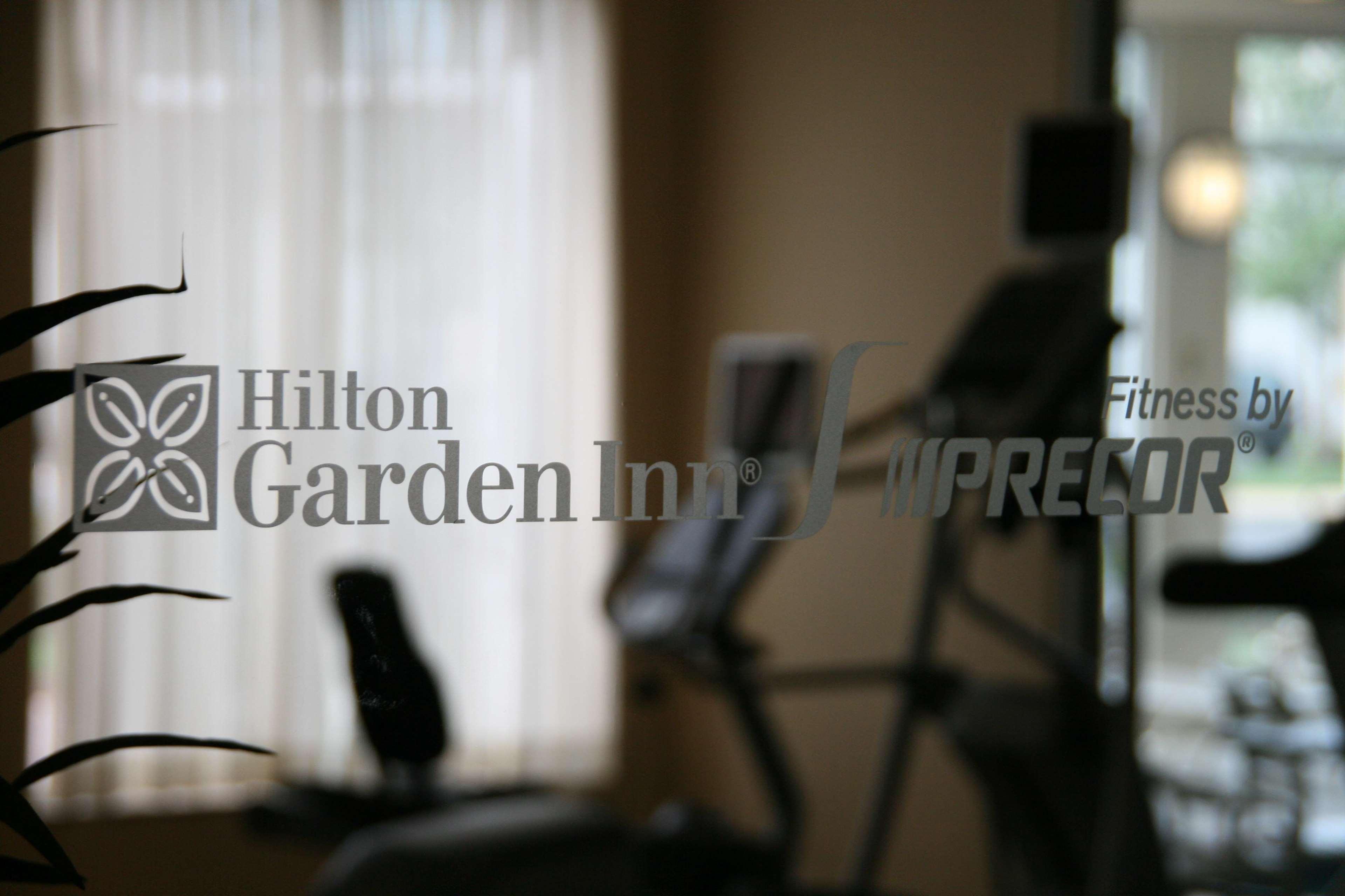 Hilton Garden Inn Newport News Extérieur photo