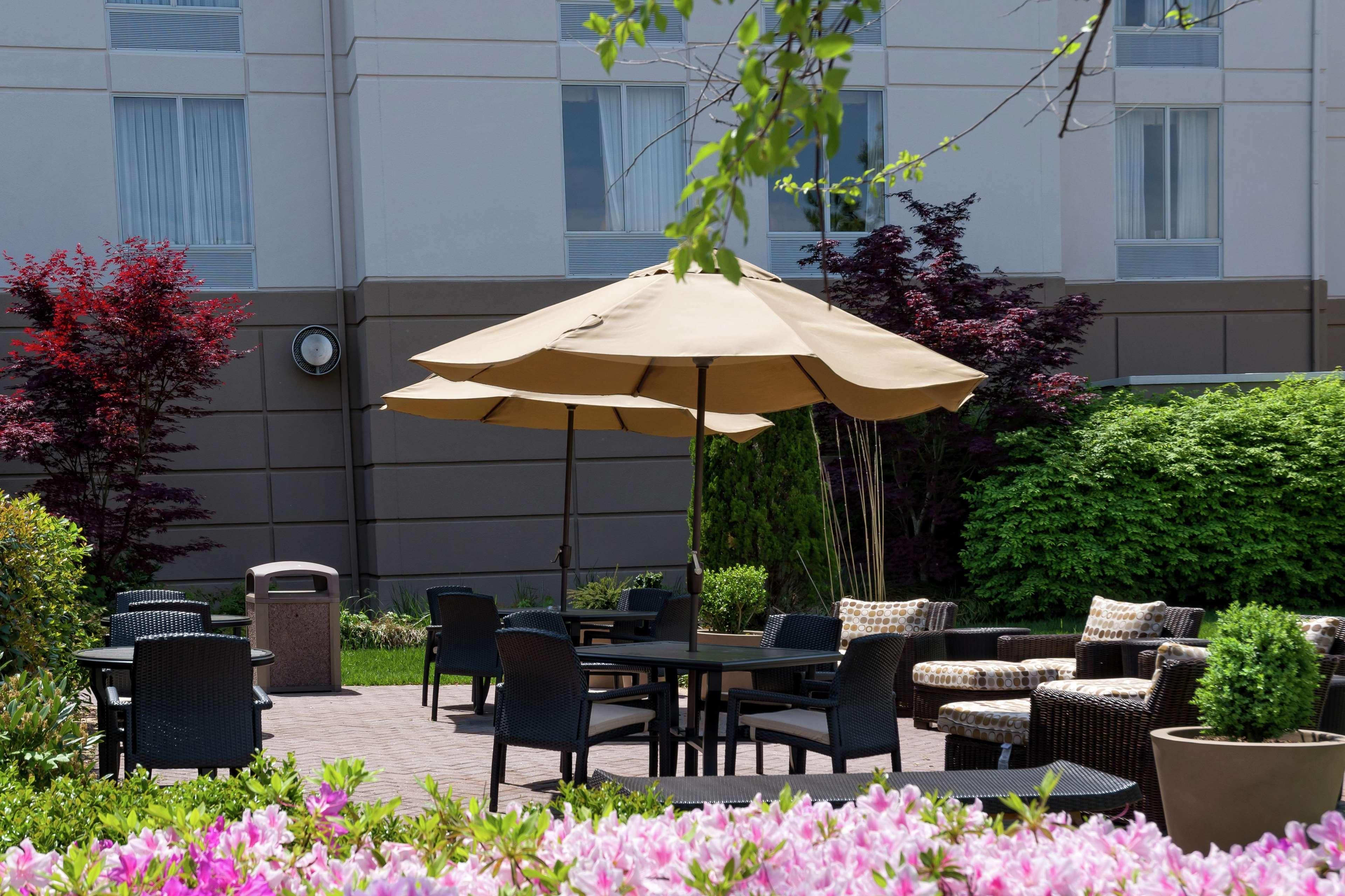 Hilton Garden Inn Newport News Extérieur photo