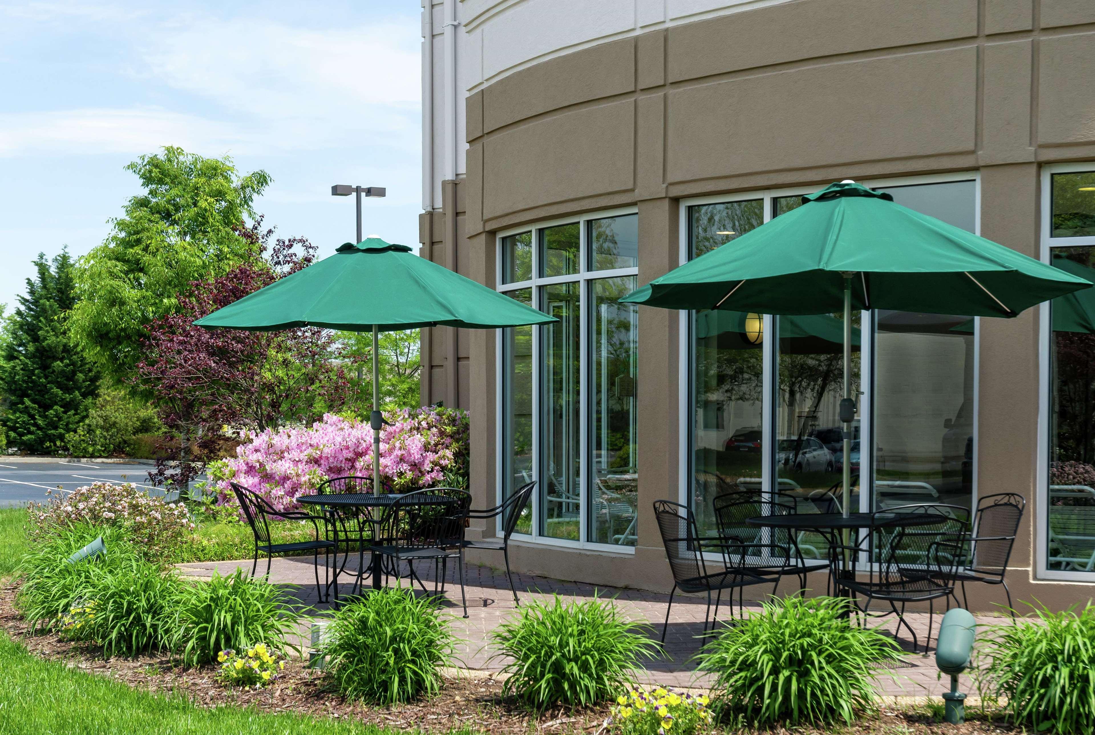 Hilton Garden Inn Newport News Extérieur photo