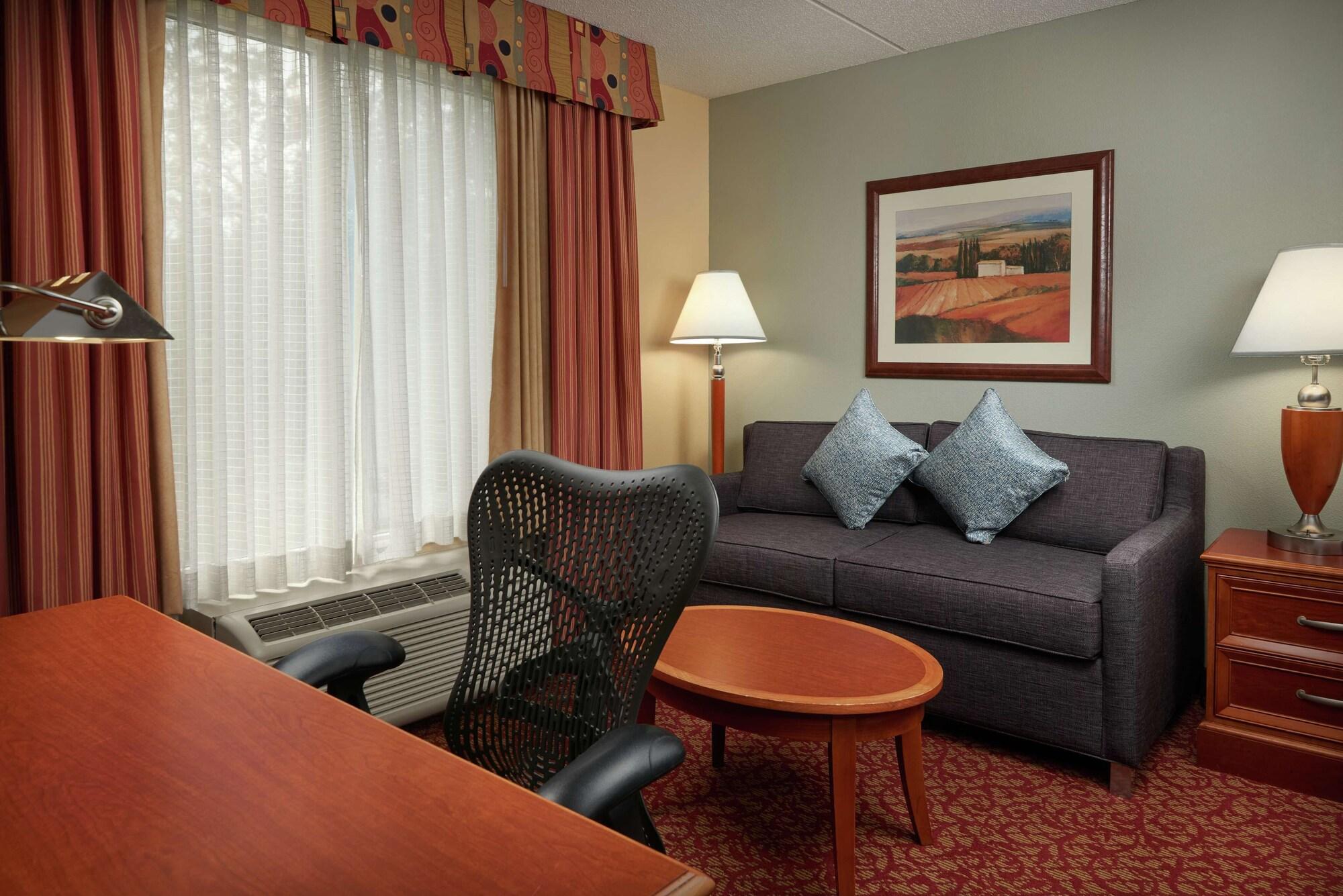 Hilton Garden Inn Newport News Extérieur photo