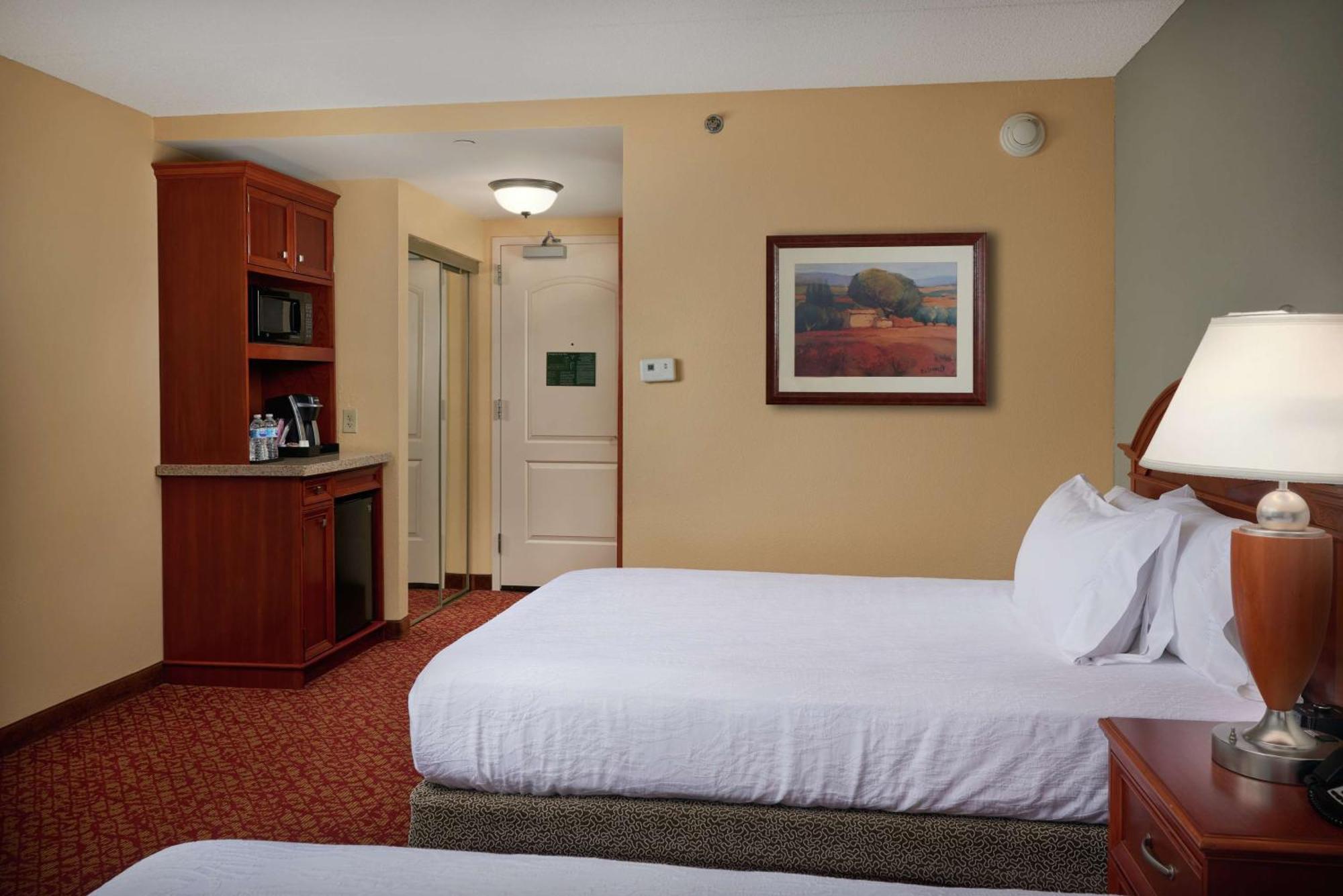 Hilton Garden Inn Newport News Extérieur photo