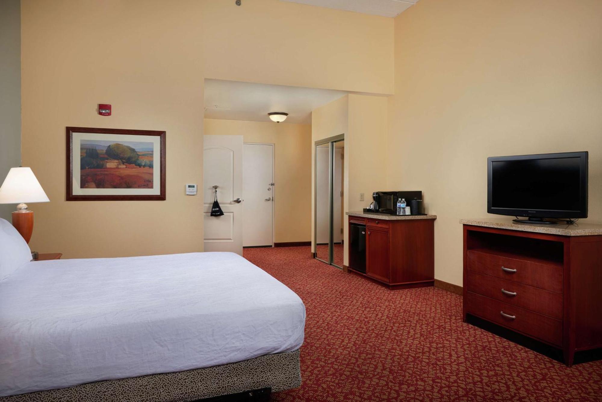 Hilton Garden Inn Newport News Extérieur photo
