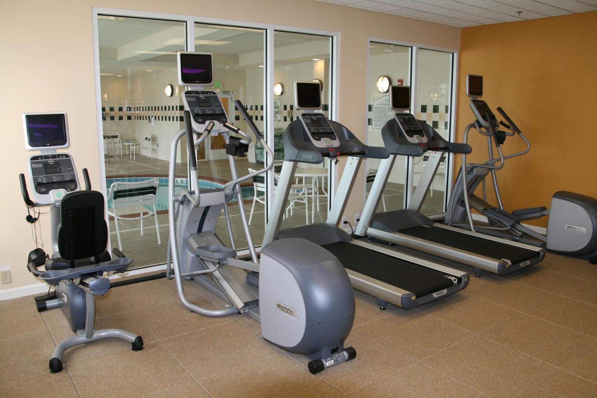 Hilton Garden Inn Newport News Extérieur photo