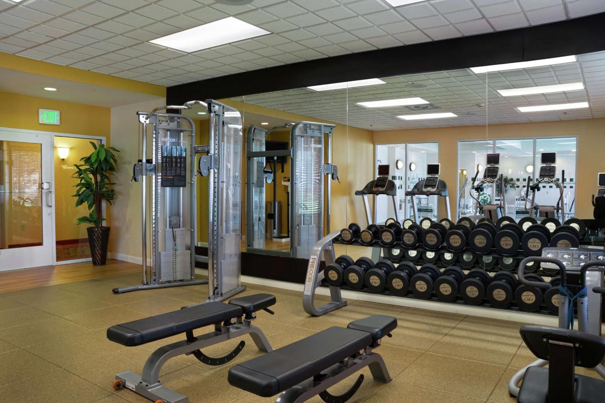 Hilton Garden Inn Newport News Extérieur photo
