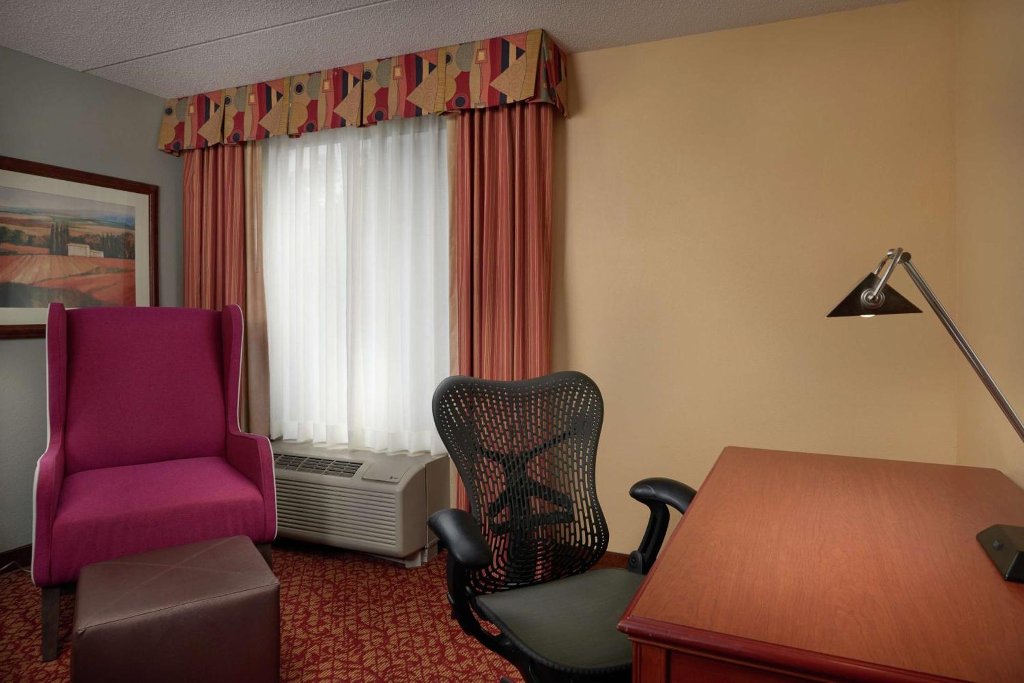 Hilton Garden Inn Newport News Extérieur photo