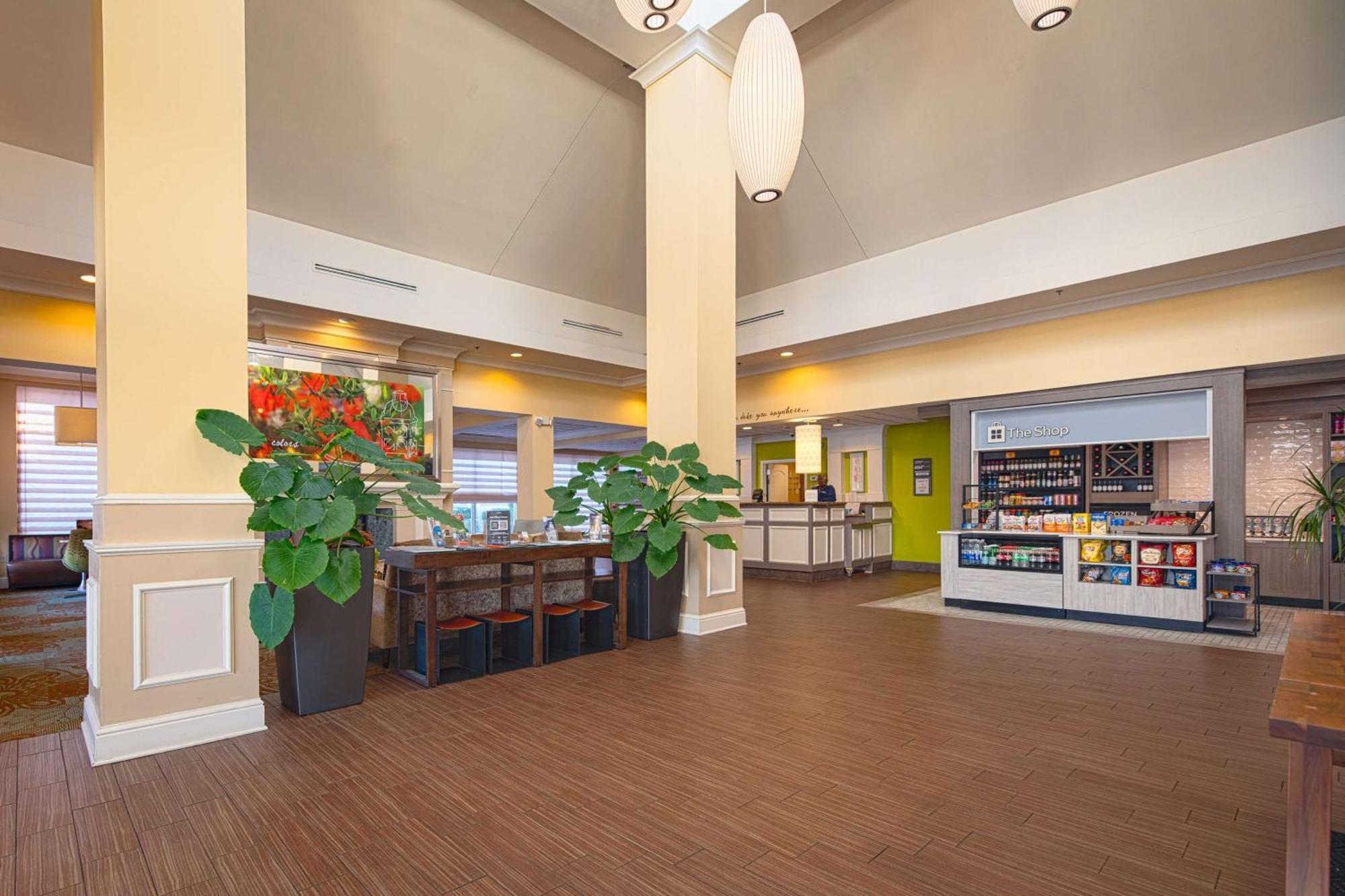 Hilton Garden Inn Newport News Extérieur photo